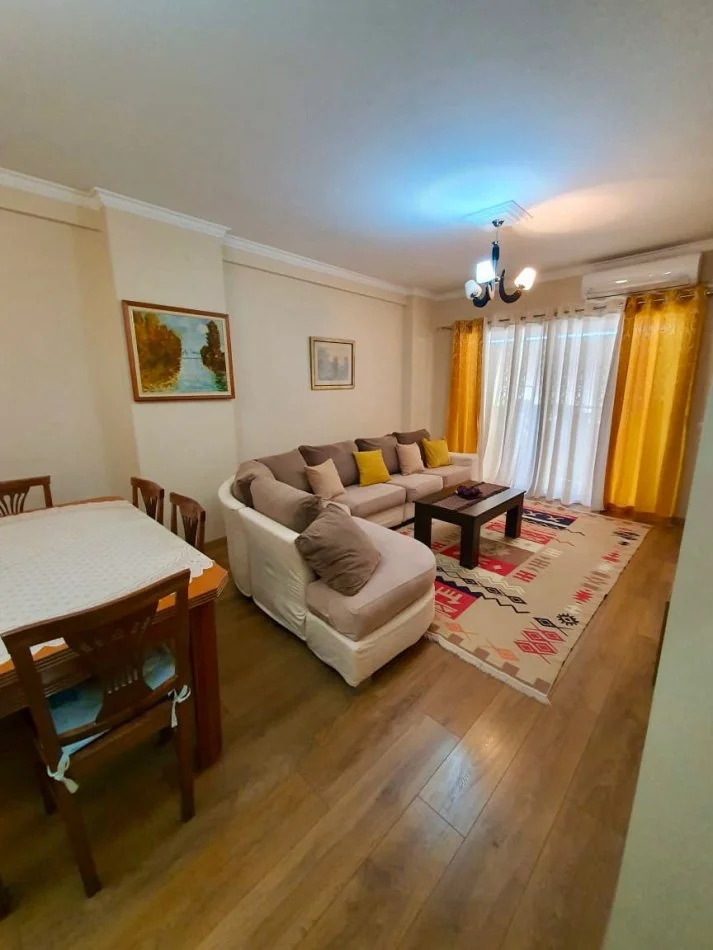Tirane, jepet me qera apartament 2+1 Kati 3, 120 m² 550 € 