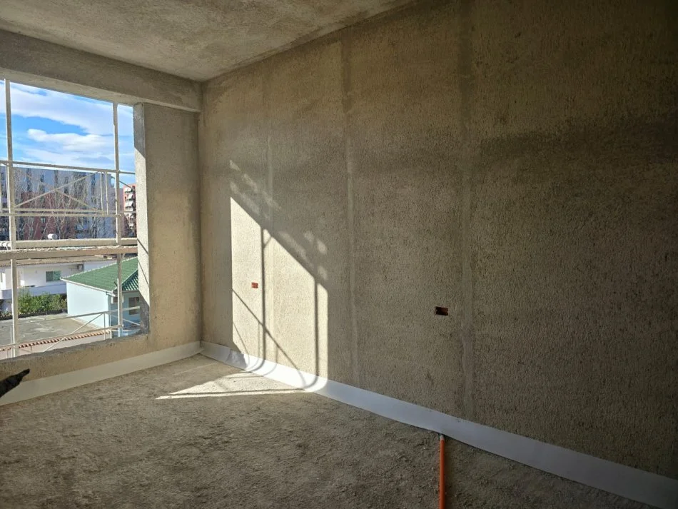 Tirane, shitet apartament 1+1+Ballkon Kati 3, 73 m² 120.000 € (ish fusha aviacionit)