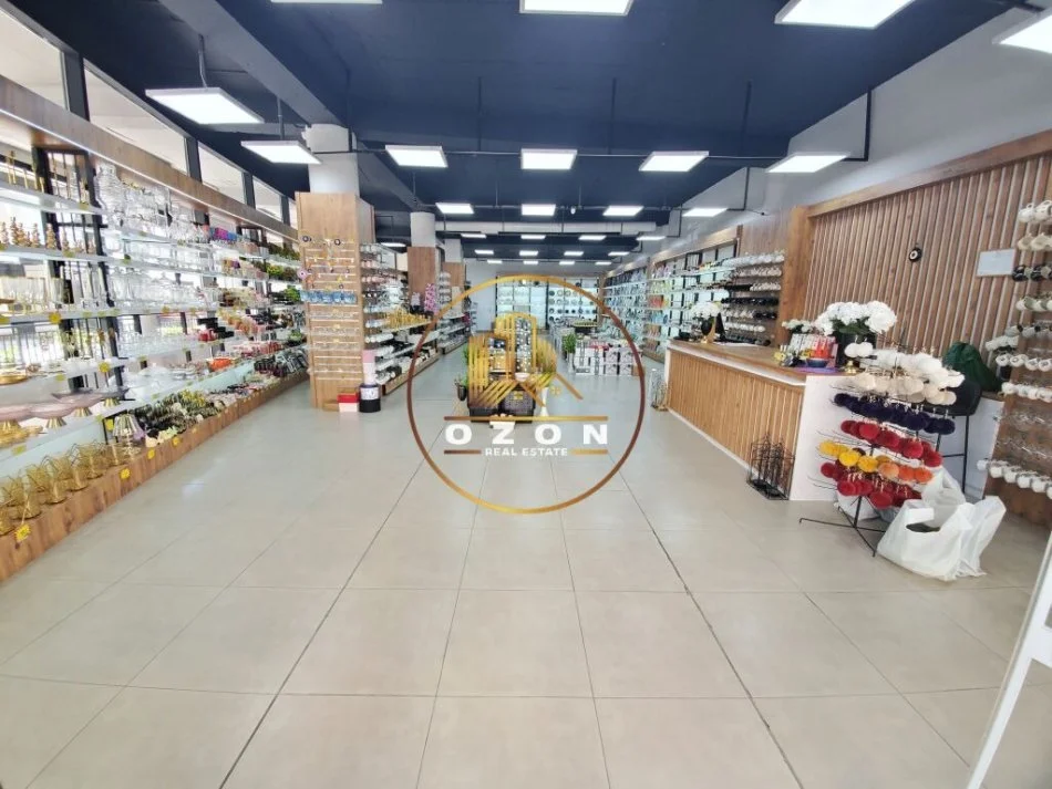 Ambient biznesi për shitje buzë rruge tek Kristal Center , Komuna e Parisit!