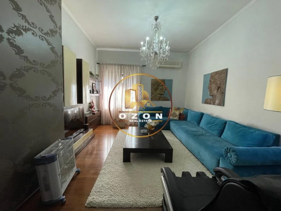 Apartament 2+1+2 për shitje në Qender!