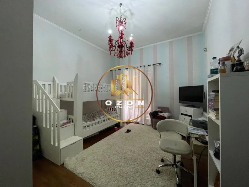 Apartament 2+1+2 për shitje në Qender!