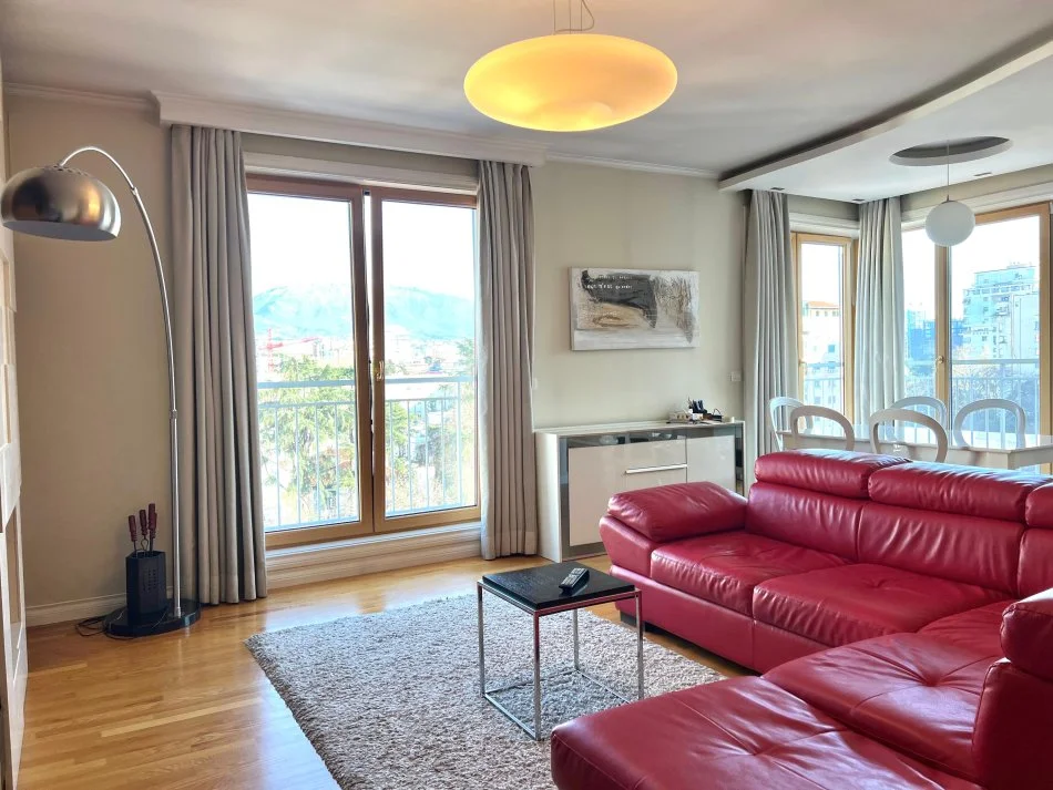 Tirane, jepet me qera apartament 2+1 Kati 7, 123 m²  (Bllok, Rruga Pjeter Bogdani)