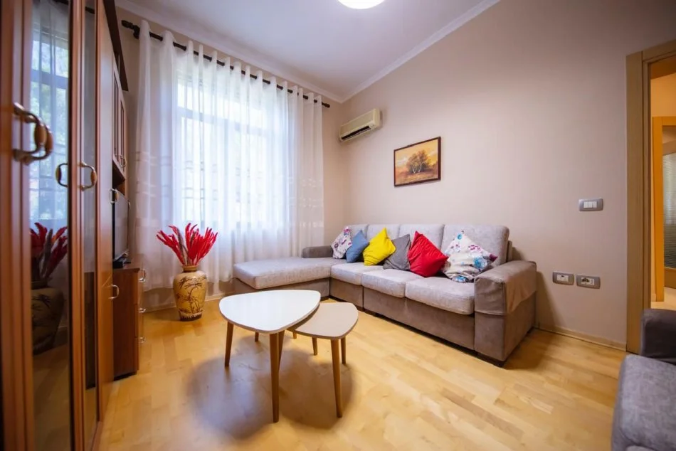 Tirane, jepet me qera apartament 1+1 Kati 2, 66 m² 600 € (Stadiumi Dinamo)