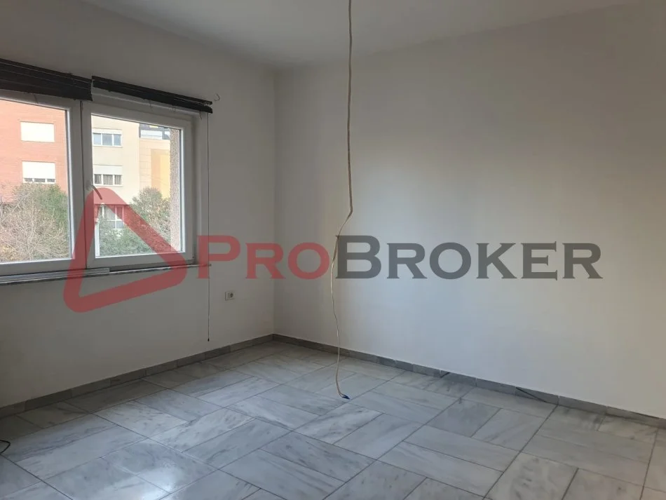 Tirane, jepet me qera zyre , 85 m² 950 € (Sheshi Skenderbej)