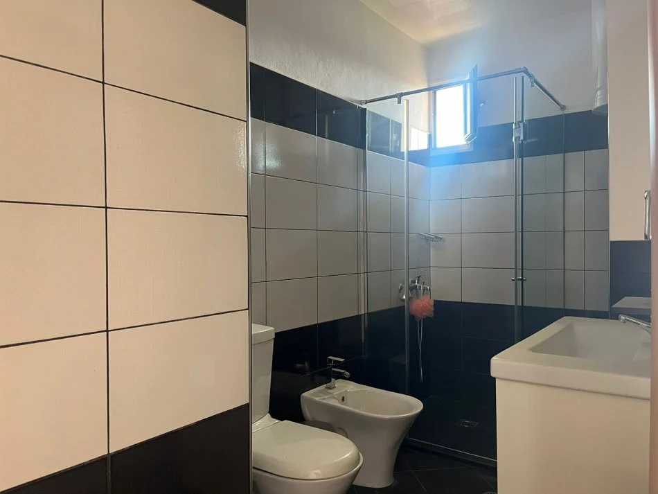 Tirane, shitet apartament 2+1+Ballkon Kati 5, 118 m² 165.000 € (Idriz Dollaku)