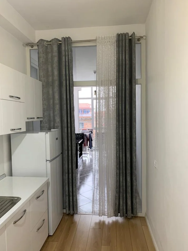Tirane, jepet me qera apartament 1+1+Ballkon Kati 1, 450 € (Eshref Frasheri (Don Bosko))