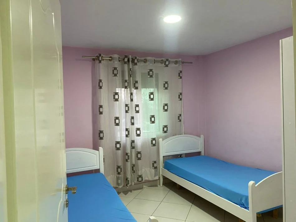 Tirane, jepet me qera shtepi 2+1+Ballkon Kati 3, 140 m² 550 €