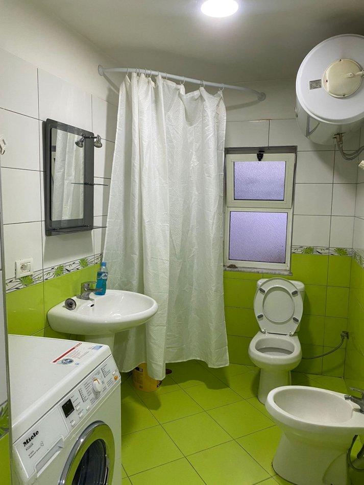 Tirane, jepet me qera shtepi 2+1+Ballkon Kati 3, 140 m² 550 €