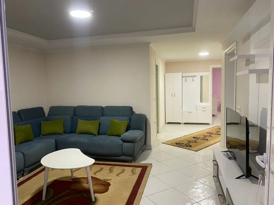 Tirane, jepet me qera shtepi 2+1+Ballkon Kati 3, 140 m² 700 € (don bosko)