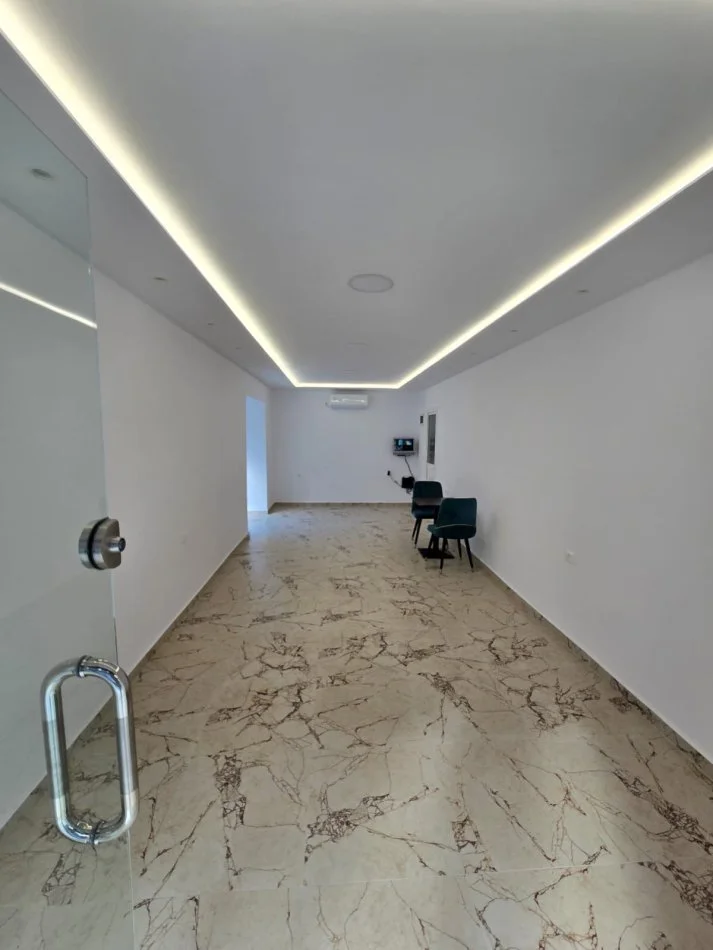 Tirane, shitet ambjent biznesi Kati 0, 52 m² 290.000 € (Rruga Frederik Shiroka, kryqezimi me Sami Frashëri.)