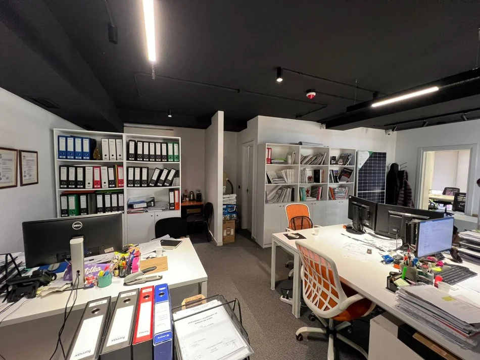 Tirane, jepet me qera zyre Kati 2, 72 m² 1.100 € (Pazari Ri, Sheshi Avni Rustemi)