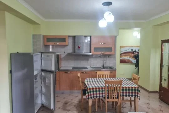 Tirane, jepet me qera apartament 2+1 Kati 2, (Rruga e Durresit)