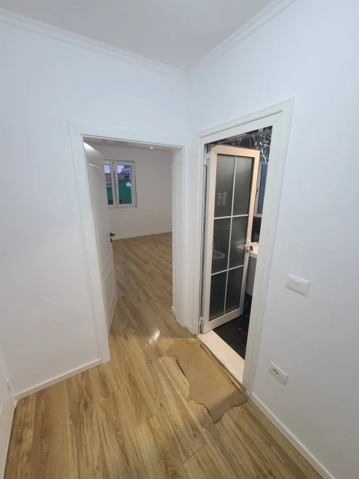 Tirane, shitet apartament 1+1 Kati 4, 55 m² 120.000 € (Rruga 4 Deshmoret)