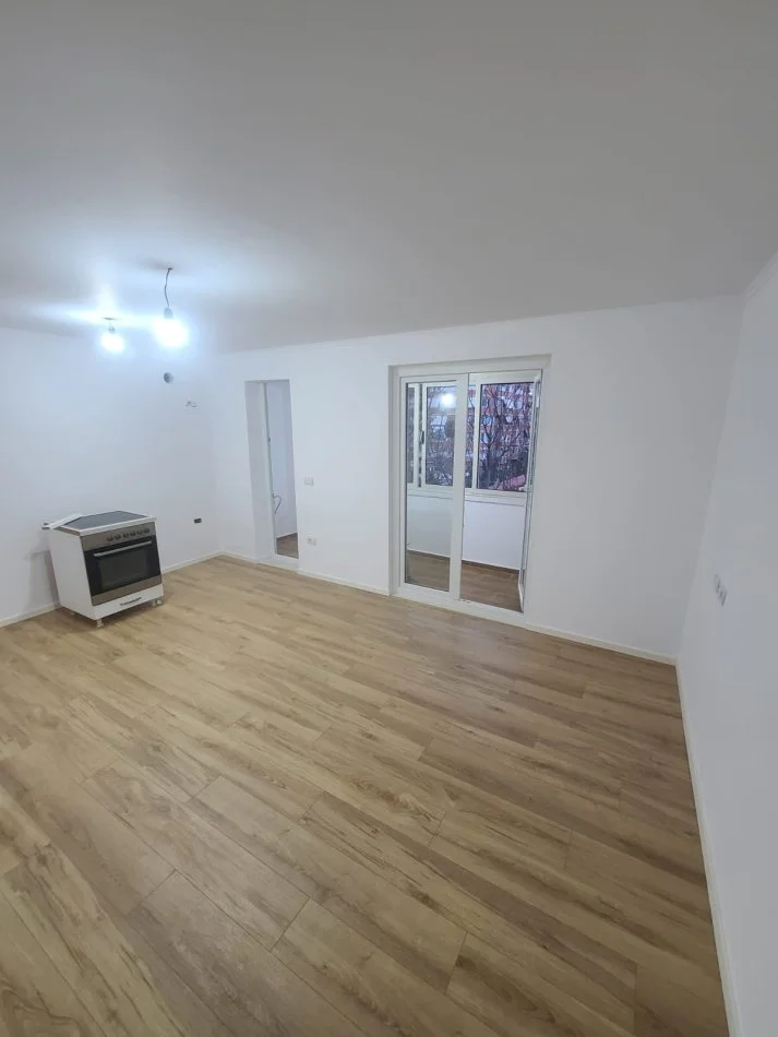 Tirane, shitet apartament 1+1 Kati 4, 55 m² 120.000 € (Rruga 4 Deshmoret)