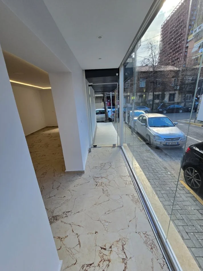 Tirane, shitet ambjent biznesi Kati 0, 52 m² 290.000 € (Rruga Frederik Shiroka, kryqezimi me Sami Frashëri.)