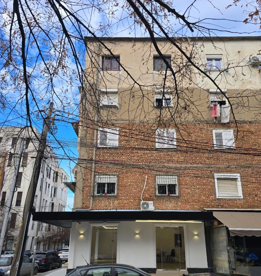 Tirane, shitet ambjent biznesi Kati 0, 52 m² 290.000 € (Rruga Frederik Shiroka, kryqezimi me Sami Frashëri.)