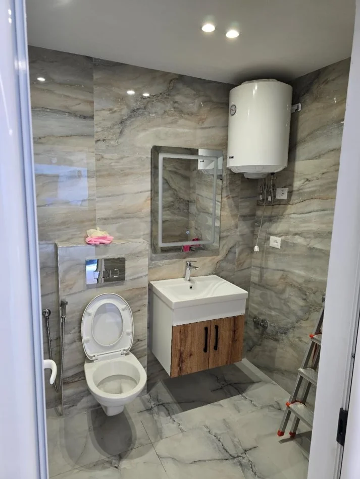 Tirane, shitet ambjent biznesi Kati 0, 52 m² 290.000 € (Rruga Frederik Shiroka, kryqezimi me Sami Frashëri.)