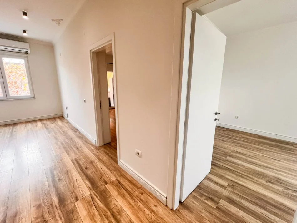 Tirane, jepet me qera apartament 1+1 Kati 5, 80 m² 700 € (Rruga Kavajes , tek Kisha.)