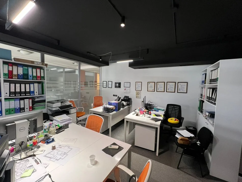 Tirane, jepet me qera zyre Kati 2, 72 m² 1.100 € (Pazari i Ri)