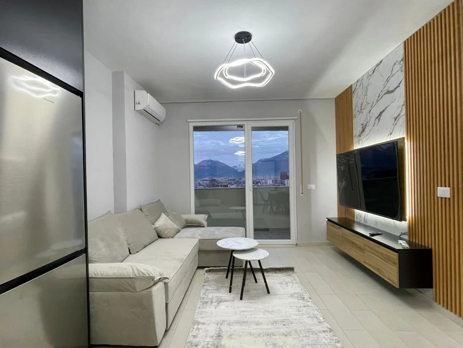 Tirane, jepet me qera apartament 1+1+Ballkon Kati 12, 70 m² 500 € (Perball Amerikan 3)