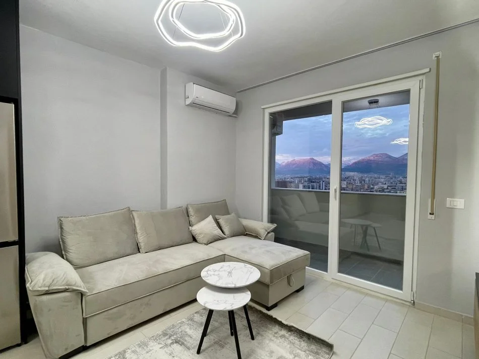 Tirane, jepet me qera apartament 1+1+Ballkon Kati 12, 70 m² 500 € (Perball Amerikan 3)