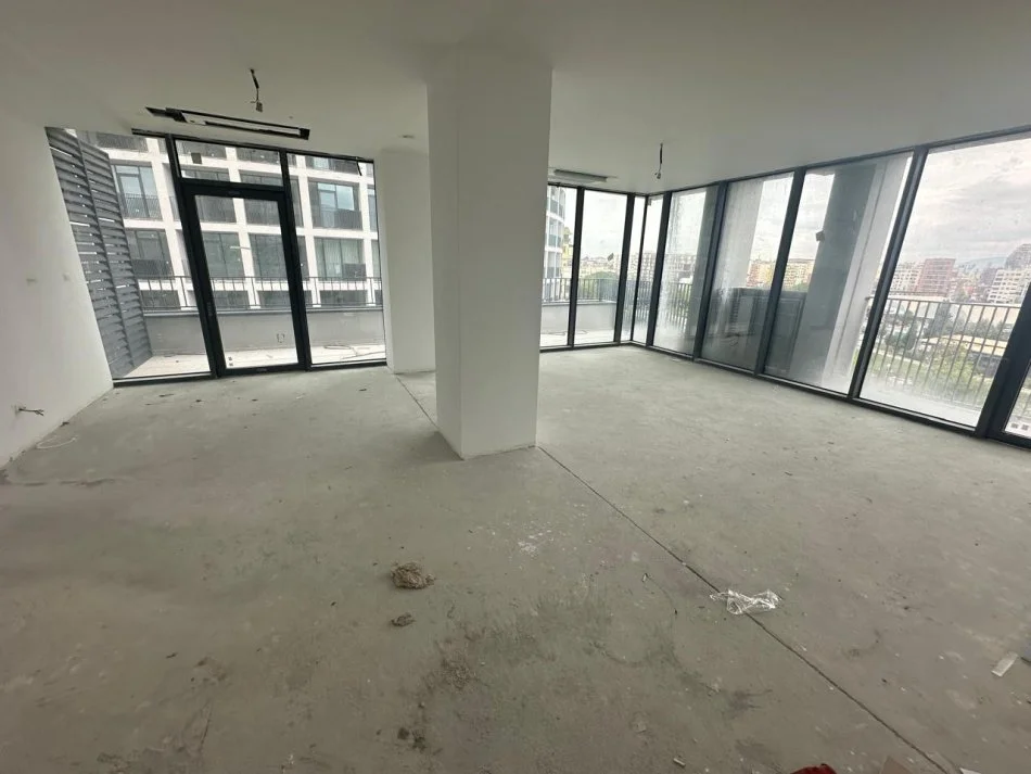 Tirane, shitet apartament 3+1+Ballkon Kati 5, 187 m² 550.000 € (Lake View)