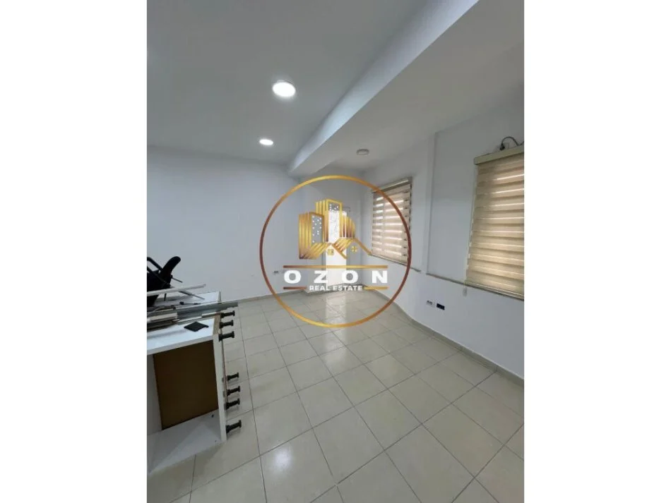 Ambient Biznesi me Qera tek Rruga Kavajes, Tirane!