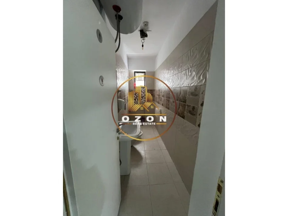 Ambient Biznesi me Qera tek Rruga Kavajes, Tirane!