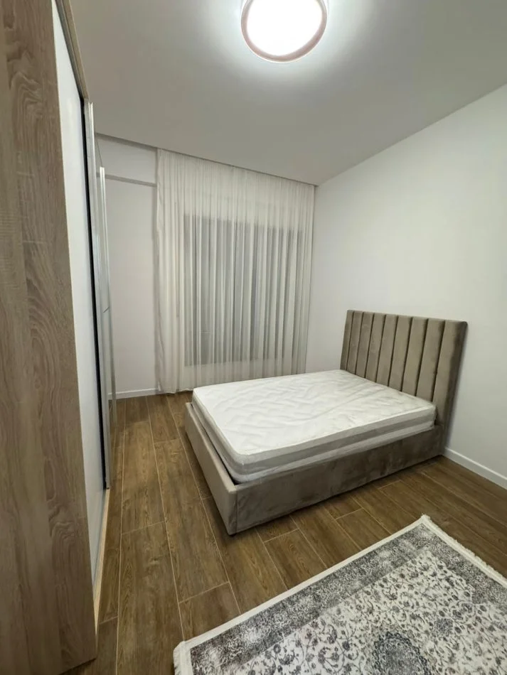 Tirane, jepet me qera apartament 2+1 Kati 2, 93 m² 600 € 