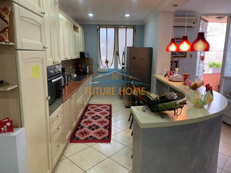 Tirane, jepet me qera apartament 2+1+Ballkon Kati 6, 117 m² 800 € (MYSLYM SHYR)