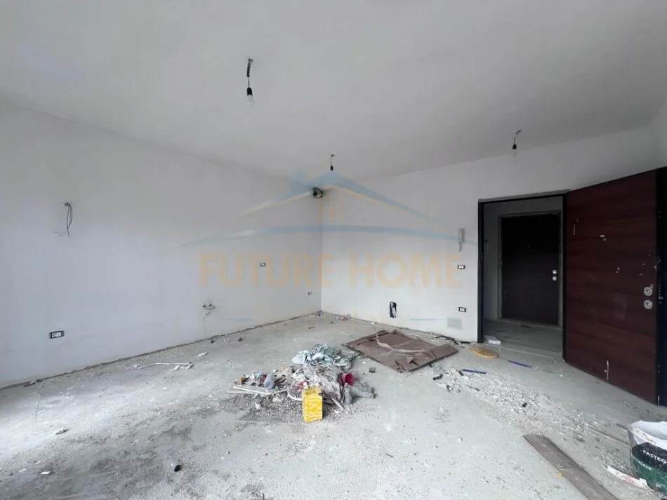 Tirane, shitet apartament 1+1 Kati 9, 65 m² 104.000 € (LAPRAKE)