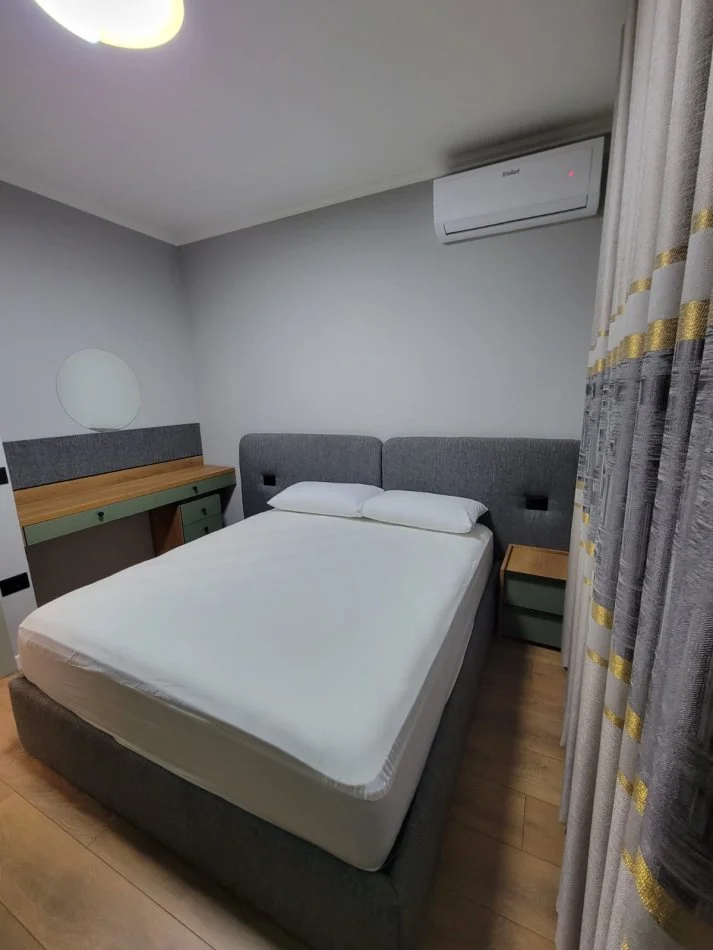 Tirane, jepet me qera apartament 2+1+Ballkon Kati 7, 89 m² 480 € (Fresk)