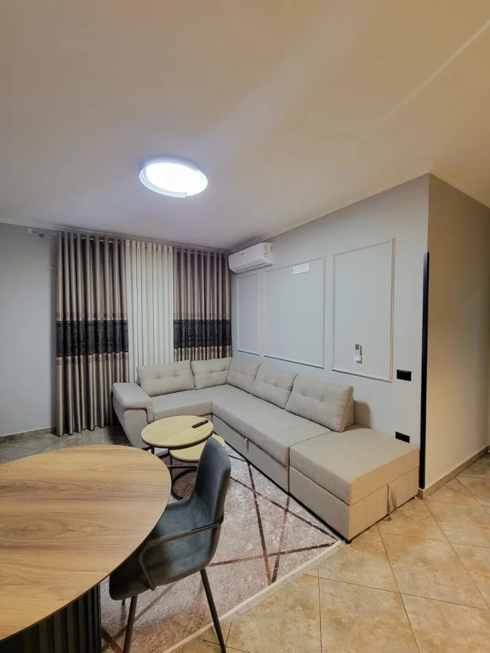 Tirane, jepet me qera apartament 2+1+Ballkon Kati 7, 89 m² 480 € (Fresk)