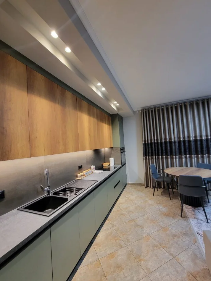 Tirane, jepet me qera apartament 2+1+Ballkon Kati 7, 89 m² 480 € (Fresk)