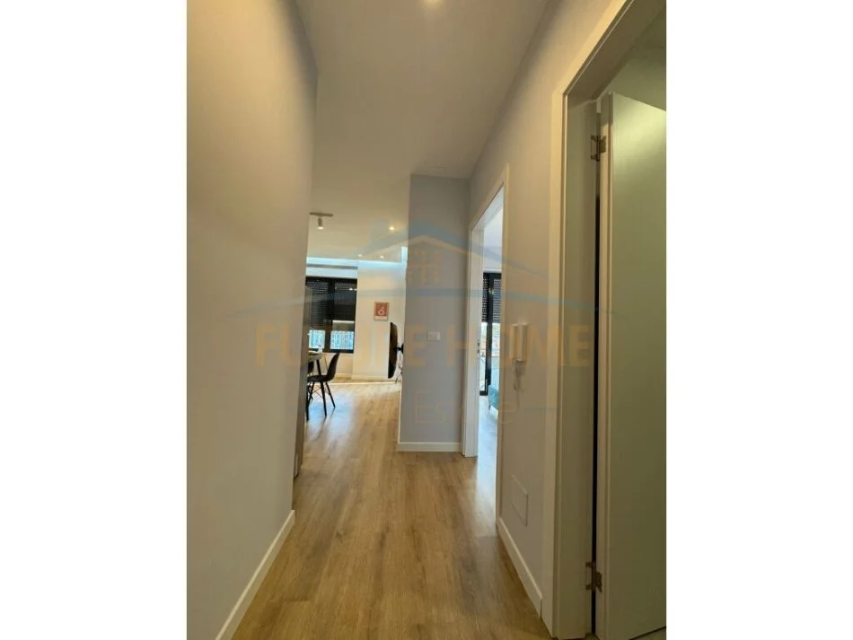 Tirane, jepet me qera apartament 1+1 Kati 6, 56 m² 650 € (STACIONI I TRENIT,BULEVARDI I RI) 0697710154