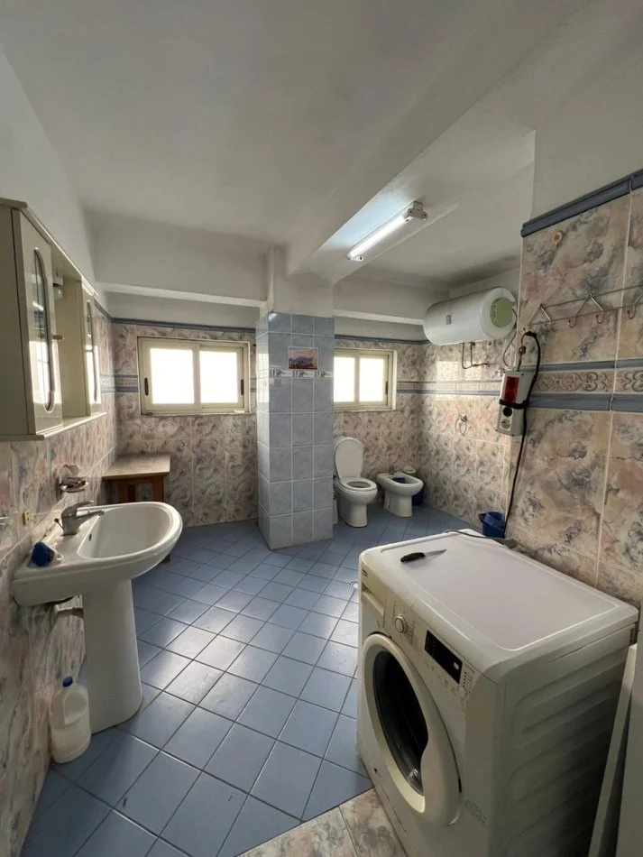 Durres, shitet apartament 3+1+Aneks+Ballkon Kati 3, 157 m² 125.000 € (Markata| Durres)