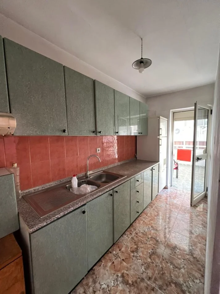 Durres, shitet apartament 3+1+Aneks+Ballkon Kati 3, 157 m² 125.000 € (Markata| Durres)