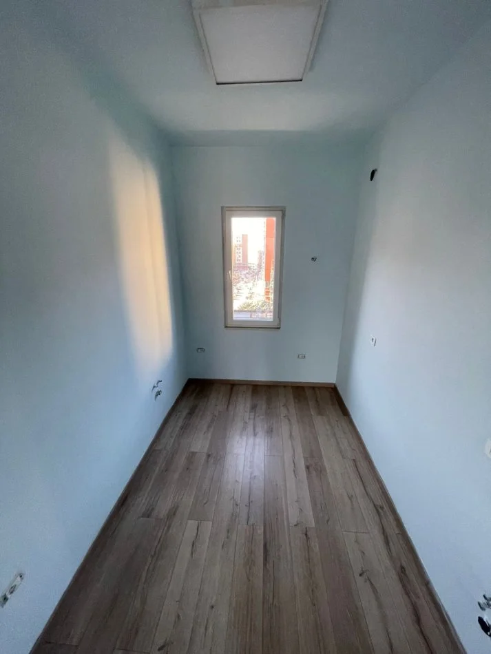 Tirane, shitet apartament 2+1+Ballkon Kati 6, 110 m² 250.000 € (Square 21)
