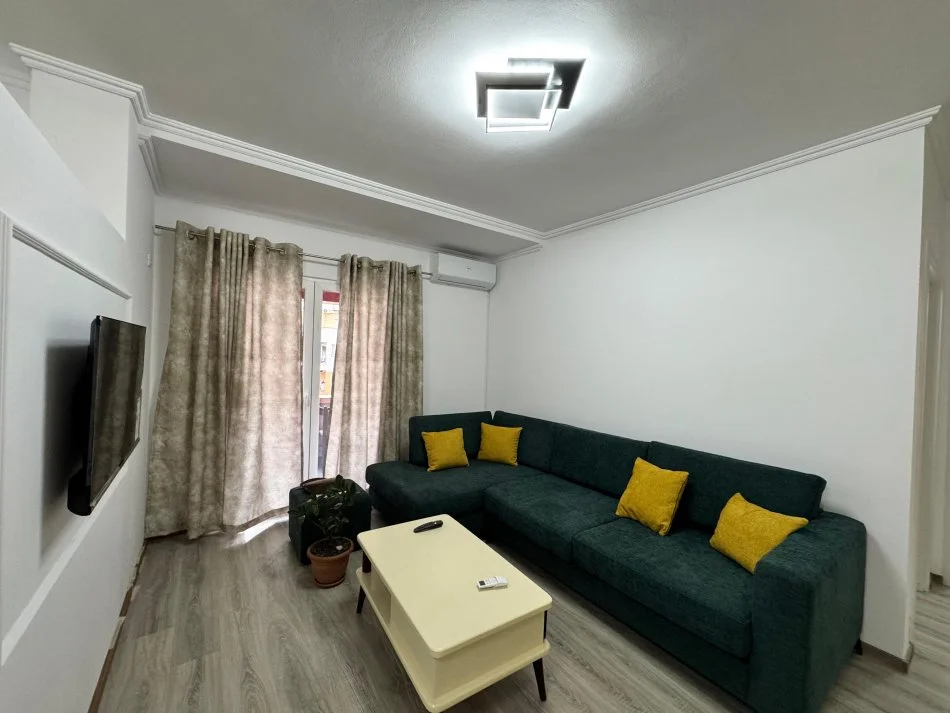 Tirane, jepet me qera apartament 1+1 Kati 4, 75 m² 550 € (Oxhaku)