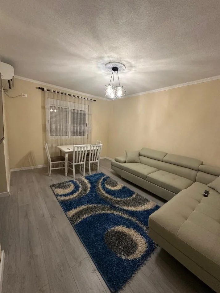Tirane, jepet me qera apartament 1+1 Kati 4, 60 m² 450 € (Brryl)