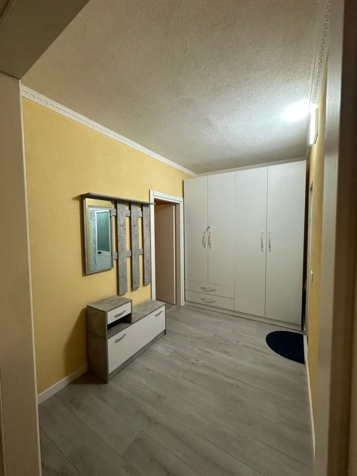 Tirane, jepet me qera apartament 1+1 Kati 4, 60 m² 450 €