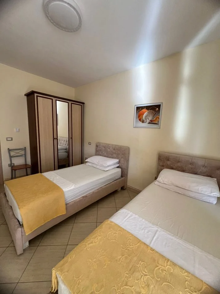 Durres, jepet me qera apartament 2+1+Aneks+Ballkon Kati 4, 100 m² 400 € (Rruga Pavaresia, Plazh)