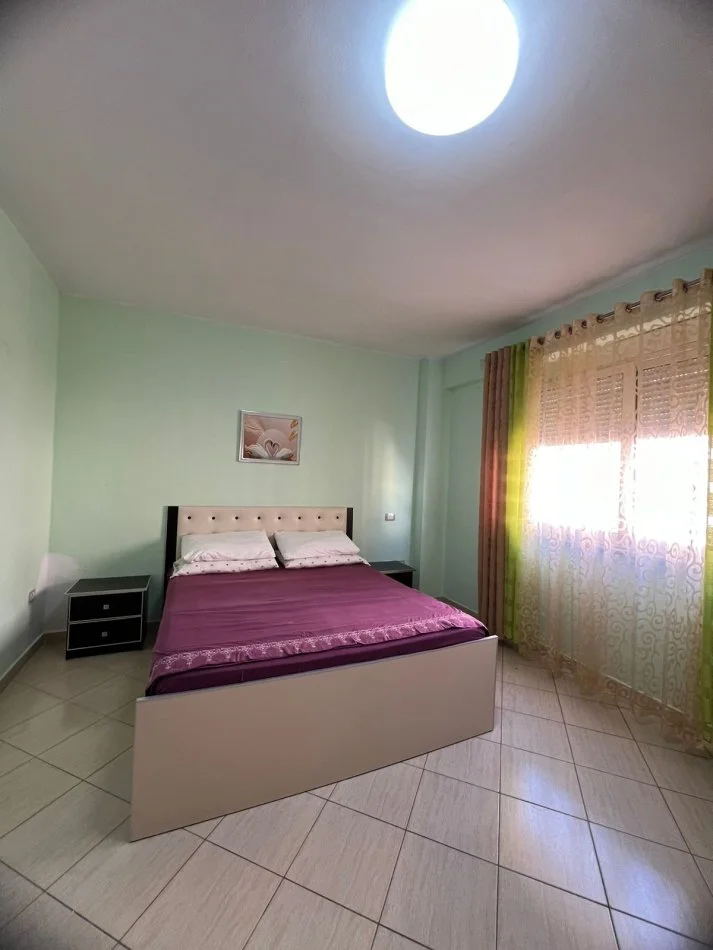 Durres, jepet me qera apartament 2+1+Aneks+Ballkon Kati 4, 100 m² 400 € (Rruga Pavaresia, Plazh)