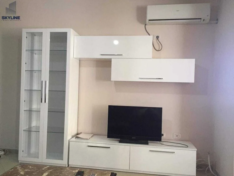 Tirane, jepet me qera apartament 1+1 Kati 3, 400 € 