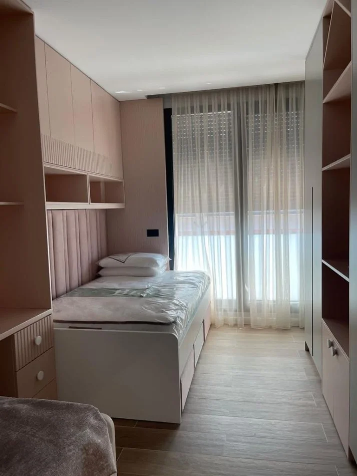 Tirane, jepet me qera apartament 2+1+Ballkon Kati 0, 120 m² 1.500 € (TEG)