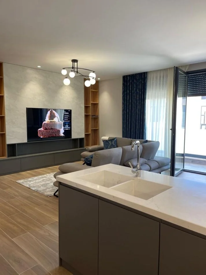 Tirane, jepet me qera apartament 2+1+Ballkon Kati 0, 120 m² 1.500 € (TEG)