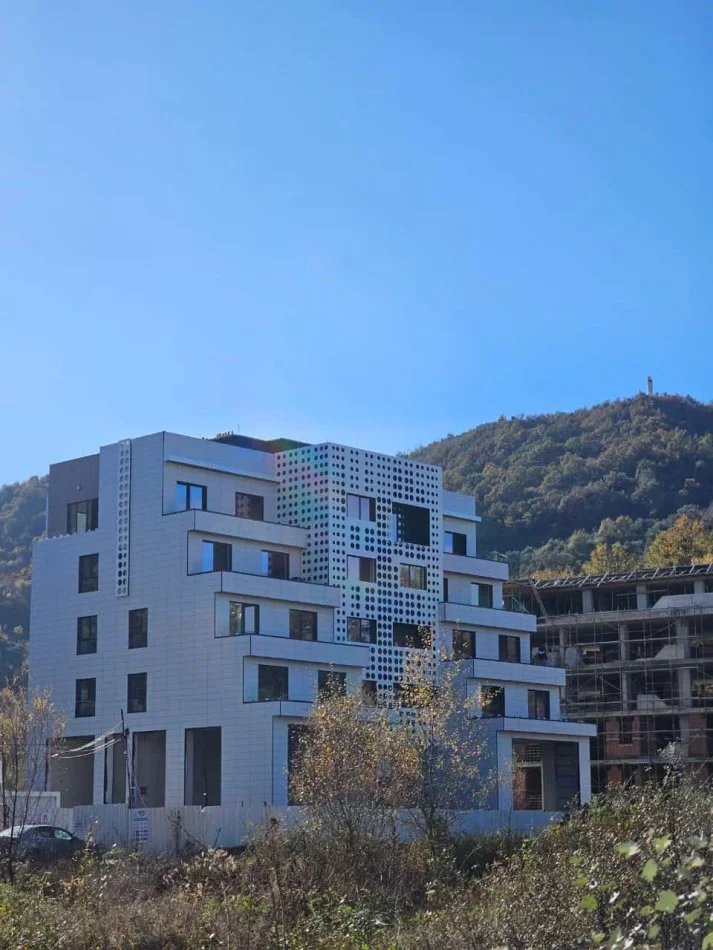 Tirane, shes apartament 2+1 Kati 1, 112 m² (liqeni i thate)