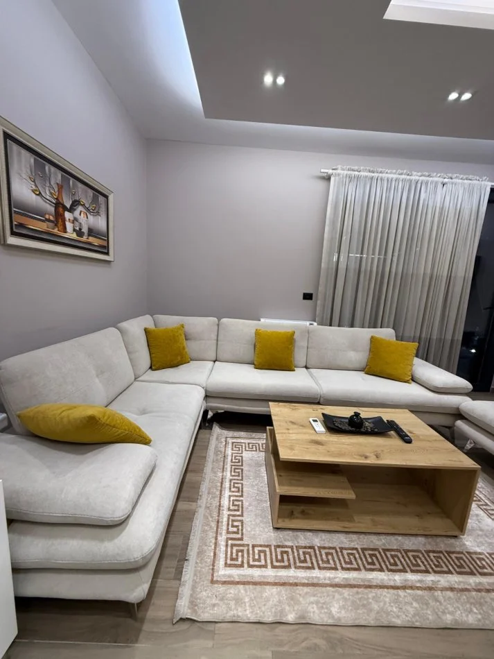 Tirane, jepet me qera apartament 2+1+Ballkon Kati 0, 110 m² 1.700 € (TEG)