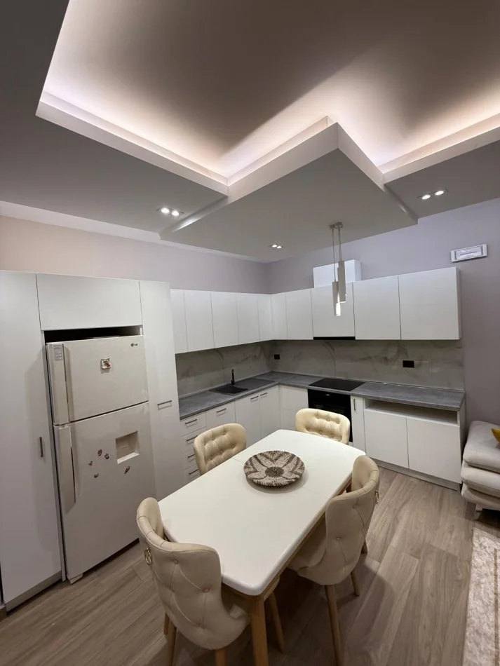 Tirane, jepet me qera apartament 2+1+Ballkon Kati 0, 110 m² 1.700 € (TEG)