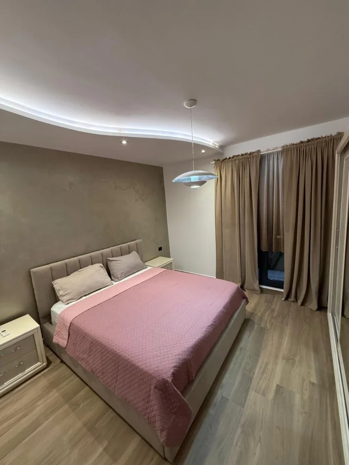 Tirane, jepet me qera apartament 2+1+Ballkon Kati 0, 110 m² 1.700 € (TEG)